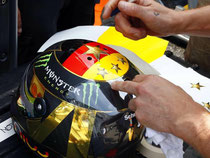 Der Helm von Nico Rosberg muss neu gestaltet werden. Foto: Wolfgang Willhem