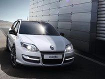 Die LED-Tagfahrleuchten am Renault Laguna - hier der Kombi Grandtour - sind ein markantes Novum, die Modellpflege brachte aber vor allem frische Motorisierungen. Foto: Renault