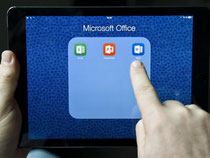 Office auf dem iPad: Microsofts Softwarepaket wird 25 Jahre alt. Foto: Ole Spata/Archiv