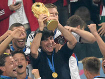 Der WM-Pokal hat bei Joachim Löw Lust auf mehr Titel entfacht. Foto: Marcus Brandt