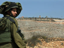Ein israelischer Soldat an der Grenze zum Libanon. Foto: Jim Hollander/Archiv
