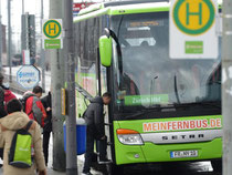 Fernbus in Frankfurt am Main. Es gibt bereits diverse Fernabusanbieter in Deutchland unter anderem MeinFernbus.de. Foto: Arne Dedert