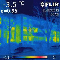 Wärmebildaufnahme einer ungedämmten Wohnanlage in Bremen (Foto: Dipl.-Ing. Ralf Otten)