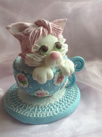 「ニャンコ IN Tea Cup」