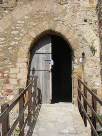 Portale d'ingresso al castello (foto S. Farinella©)