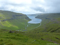 Straße 10 - Blick in den Kaldbaksfjørður