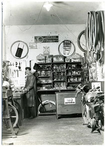 Blick in eine Fahrradwerkstatt 1935