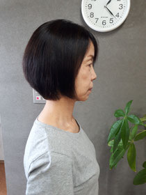 くせ毛のお客様。辛い梅雨を乗り越えましたが、弱酸性ストレートをされました。バックは重みが重なる毛先のみアイロン。当店イチオシのアミノ酸もたくさん補いサラッサラ✨に仕上がりました。おしゃれなお客様、いつもありがとうございます。