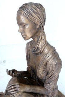 sitzend, lebensgross, bronze