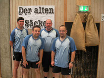 Die erfolgreiche Senioren- mannschaft des TTC Onyx nach ihrem 6:2 Finalsieg über den TSV Rethen