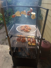 Barbq cage system called "THE BOSS".