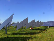 Solarpark mit Nachführsystem