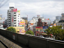 JR小岩駅ホームから南口方面の画像