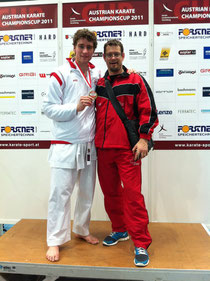 Mario und Trainer mit Medaille
