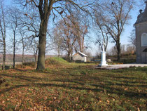 А так виглядає помістя зараз (горбок зліва).