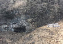 秩父旧大滝村の山深く荒川に面した急な山斜面に開いた縄文人住居跡の神庭洞窟