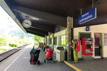 Tourende am Bhf. in Ebensee