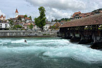 Surfwelle im Stadtgebiet von Thun