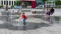 Kinder spielen auf dem Europaplatz