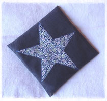 Chaufferette carrée grise, étoile liberty bleu