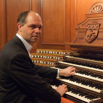 Vincent Rigot à la console des Grandes Orgues de St-Louis-en-l'Ile