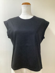 フォッシイ（fossi）3−MS3 黒カットソー40 ¥16,500（税込）