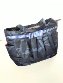 チャーリーのシャーロットバッグ18045  ¥9,900（税込）ナイロン素材