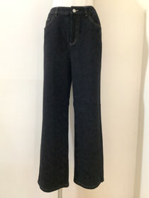 ルールド（Lourdes）21−MA4 黒デニムパンツ11号 ¥19,800（税込）