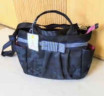 チャーリーのシャーロットポシェット紺（ナイロン）¥9,020（税込）