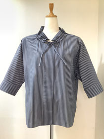 フォッシイ（fossil）3−MS12 グレー/白ストライブブラウス38 ¥35,200（税込）