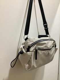 ピッコーネ（picone）4−MS40 アイボリーボディバック   ポリエステル100％  ¥13,200（税込）SOLDOUT
