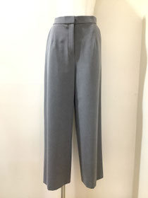 ルールド（Lourdes）71−MA9グレーパンツ11号 ¥20,900（税込）