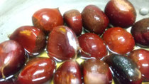 お店は 静かなので、栗をいただきながら、台風が過ぎるのを待ってます😢おいしい😋