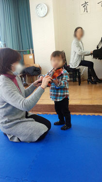 小さなヴァイオリンがとても可愛らしい🎻