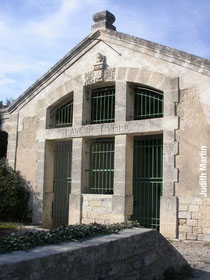 Le vieux lavoir. Aubais