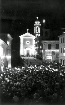 Agugliano-Processione del Crocifisso-anno 1950 (foto da: www.webalice.it/bbrunelli)