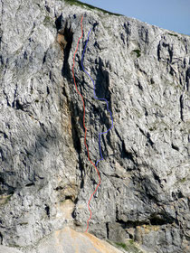 ungefährer Routenverlauf Bartlrisse (rot), Kowelkapfeiler (blau)