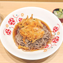 国際展示場駅の外で食べたかき揚げそば