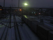 駅舎から見る、貨物列車