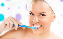 Sie erhalten individuelle und konkrete Mundpflege-Empfehlungen von uns. (© milanmarkovic78 - Fotolia.com)