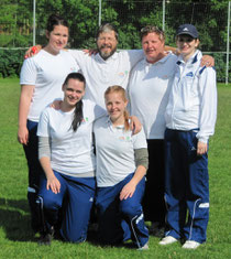 Die Bundesligamannschaft des 3D MSC Linz Lissfeld: Vorne Jennifer Helm und Martina Danner, hinten: Sabrina Newland, Coach Wolfgang Danner, Gabriela Danner, Manuela Zojer 