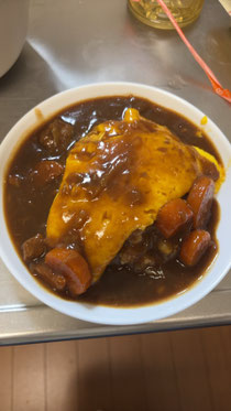 先日友達の家で食べたオムライスです🍅🍳🍚