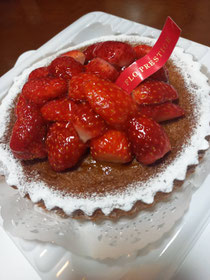 ママの誕生日に食べたタルトです🍓