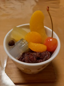 答案見つつあんみつを食べる…