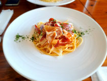 先日行った近所のイタリアン。ところで、ペペロンチーノの唐辛子って本当に食べられるものなんですか...?(痛い目見た人です😢)