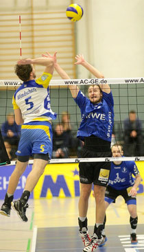 Diagonalangreifer Miro Jakubov im Block.