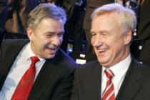 offen zu seiner Homosexualität bekennt sich z. B. der Berliner Bürgermeister Wowereit