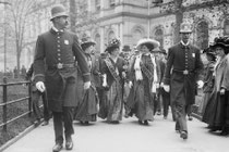 Schon im 19. Jh. kämpfen Frauen um politische Rechte, v.a. das Wahlrecht