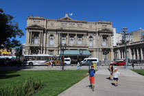 devant le "Teatro Colón"