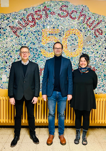Von links: Herr Schermuly (Schulrat), Herr Stein (Schulleiter), Frau Zimmerschied (Konrektorin)